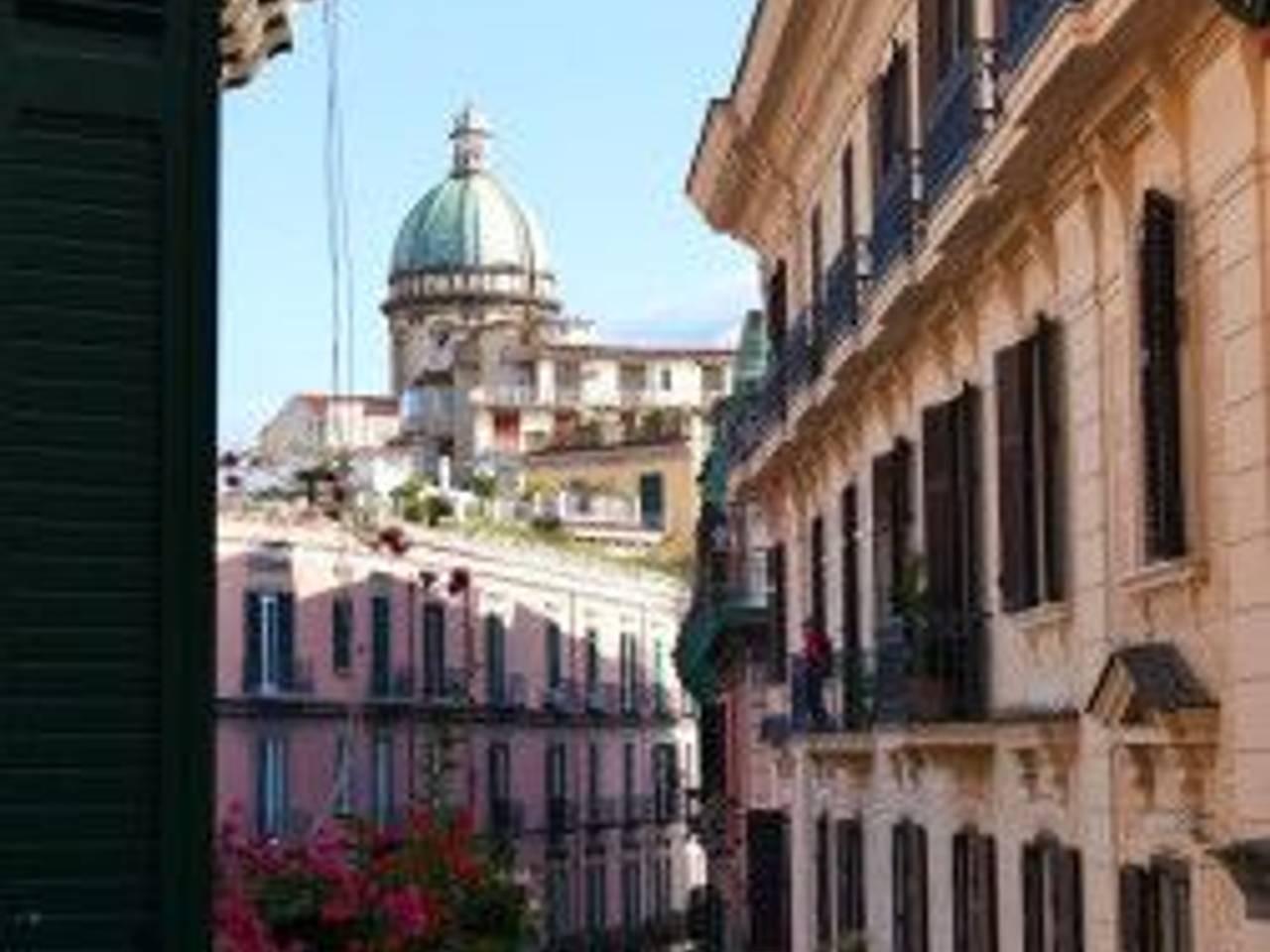 appartamento in affitto a Napoli in zona Chiaia