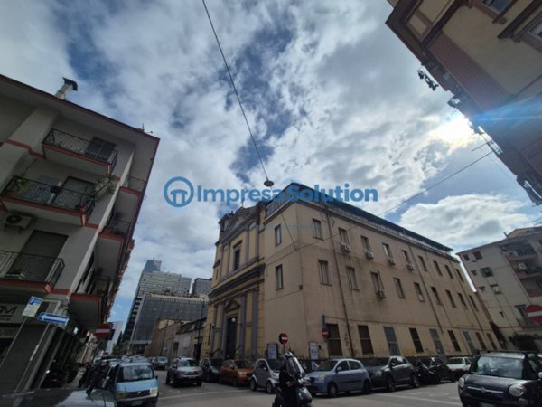 negozio in affitto a Napoli