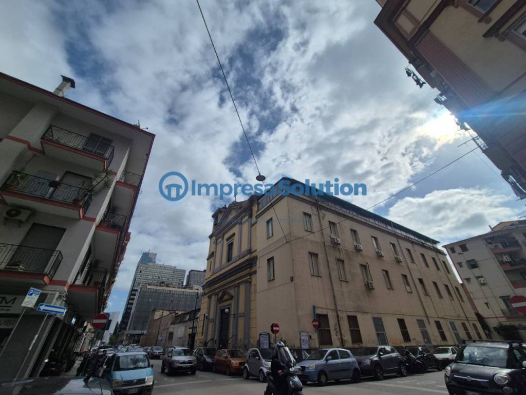 negozio in affitto a Napoli