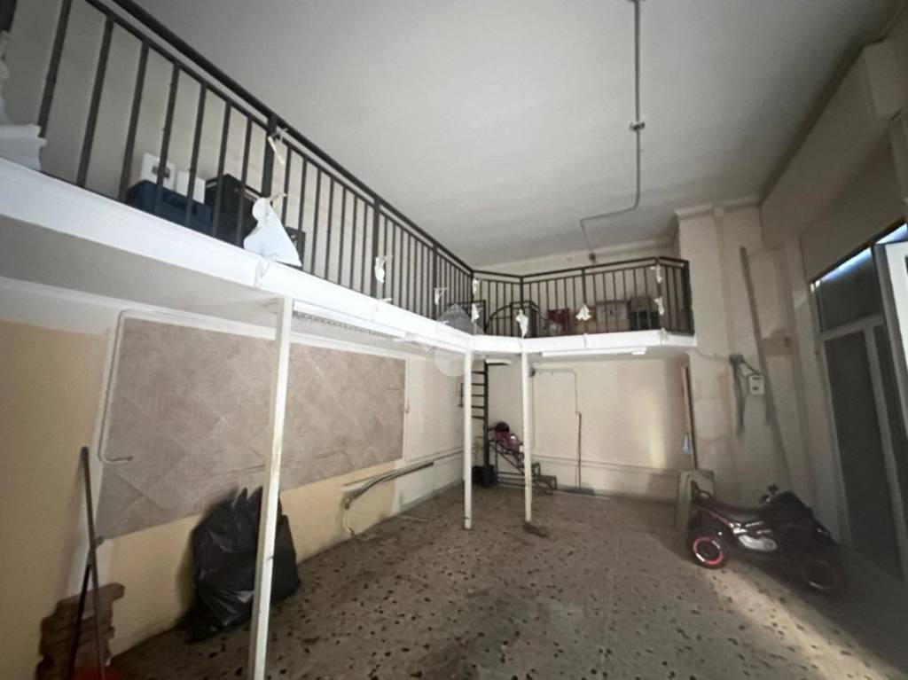 negozio in affitto a Napoli in zona Secondigliano