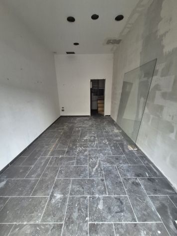 negozio in affitto a Napoli in zona Fuorigrotta