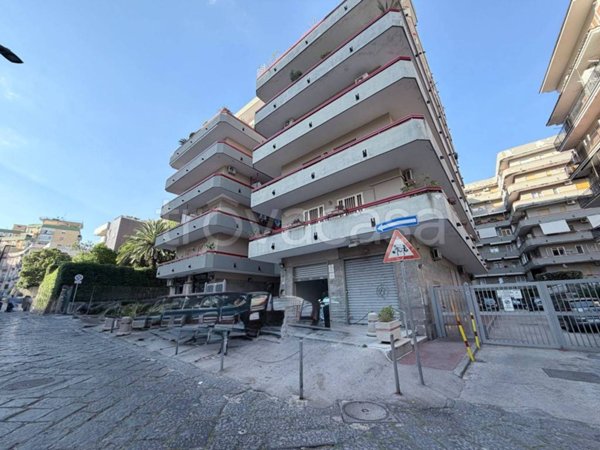 negozio in affitto a Napoli in zona Arenella