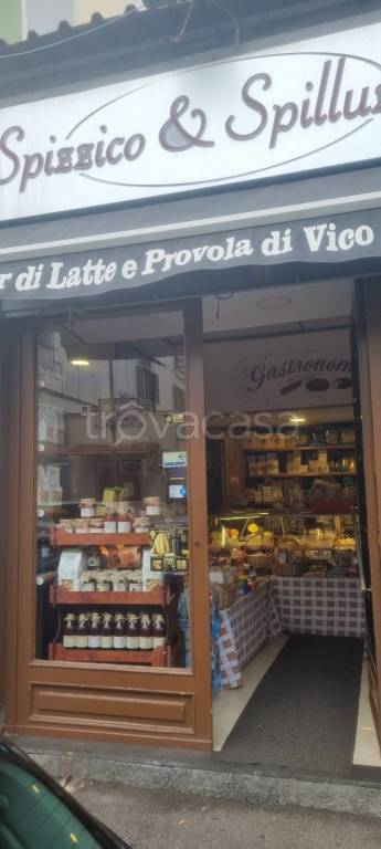 negozio in vendita a Napoli in zona Vomero