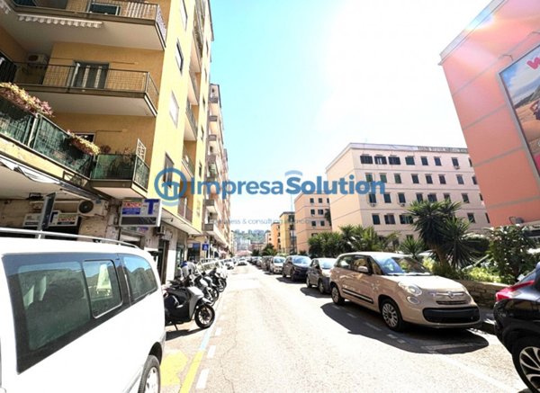 negozio in affitto a Napoli in zona Fuorigrotta