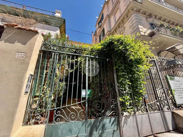 appartamento in affitto a Napoli in zona Chiaia