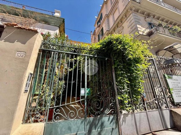 appartamento in affitto a Napoli in zona Chiaia