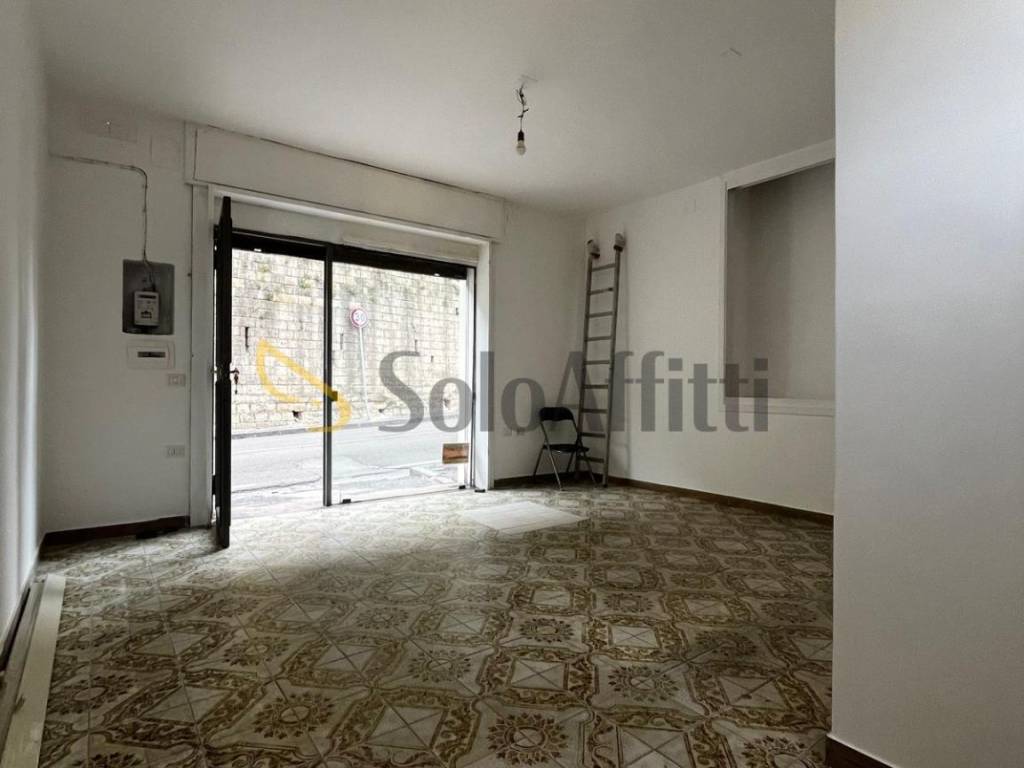 negozio in affitto a Napoli in zona Capodimonte / Colli Aminei