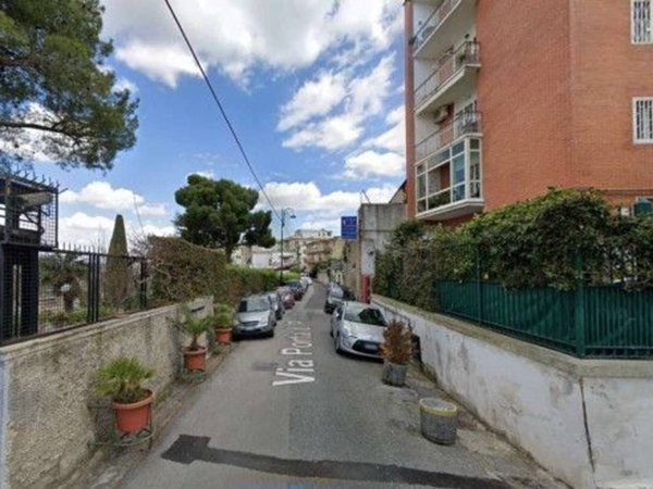 negozio in affitto a Napoli in zona Posillipo