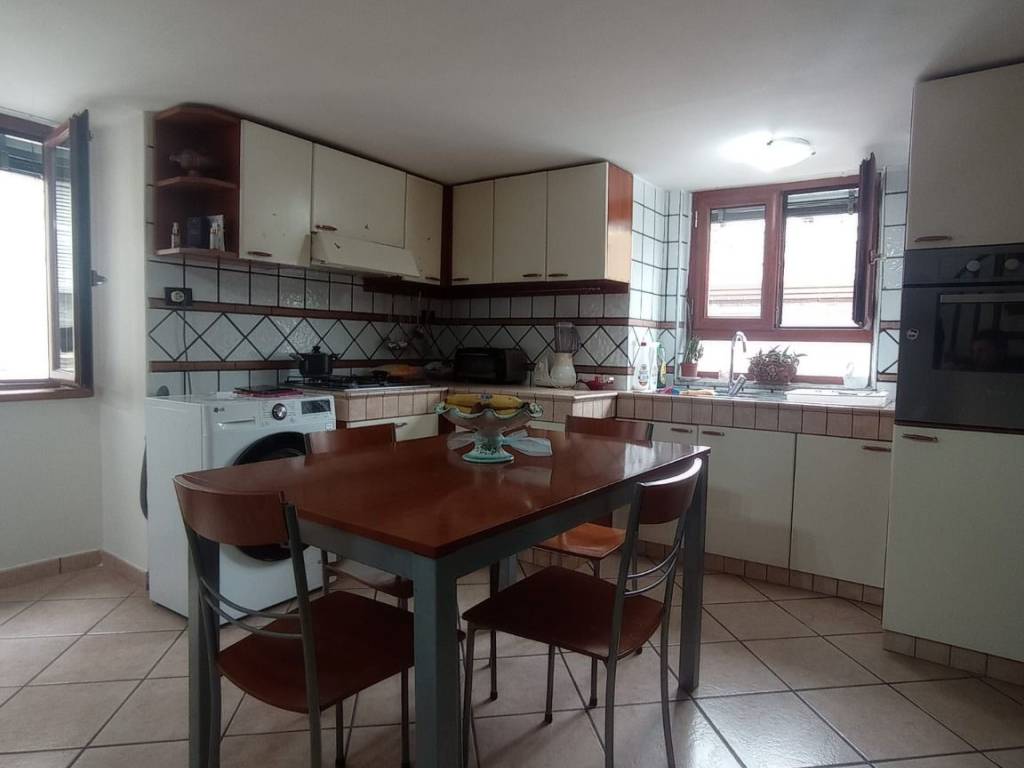 appartamento in affitto a Napoli in zona San Carlo all'Arena