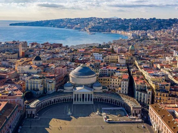negozio in affitto a Napoli in zona Stella