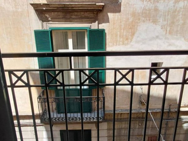 negozio in affitto a Napoli in zona Stella