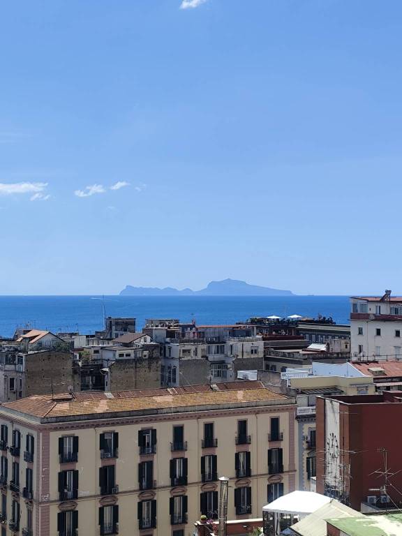 appartamento in affitto a Napoli in zona Chiaia
