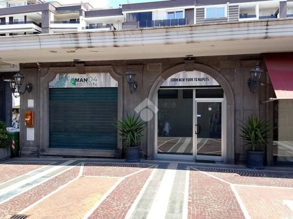 negozio in affitto a Napoli in zona Posillipo