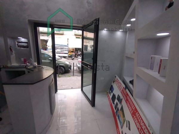 locale commerciale in affitto a Napoli in zona San Carlo all'Arena
