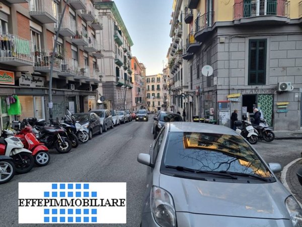 negozio in affitto a Napoli in zona Vomero