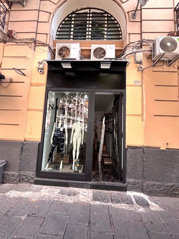 negozio in affitto a Napoli in zona Pendino / San Giuseppe