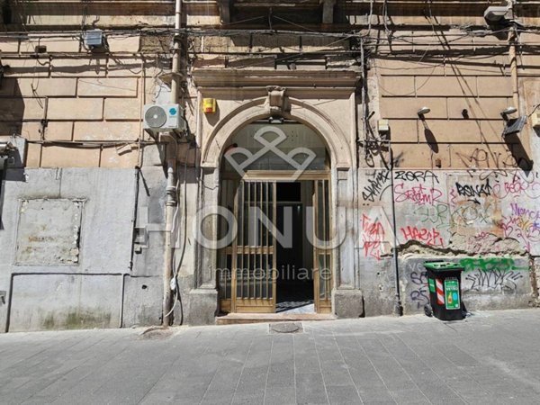 negozio in affitto a Napoli