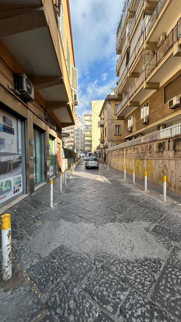 locale commerciale in affitto a Napoli in zona Arenella