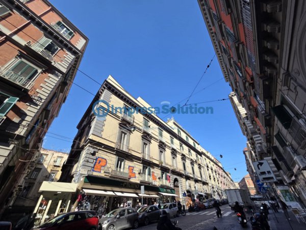 negozio in affitto a Napoli in zona Avvocata