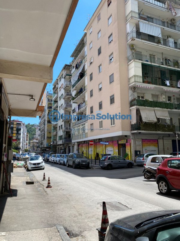 negozio in affitto a Napoli