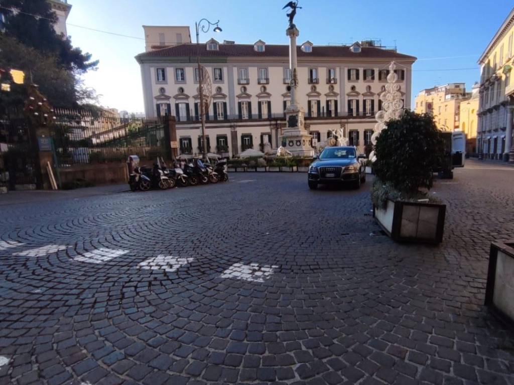 appartamento in affitto a Napoli in zona Chiaia