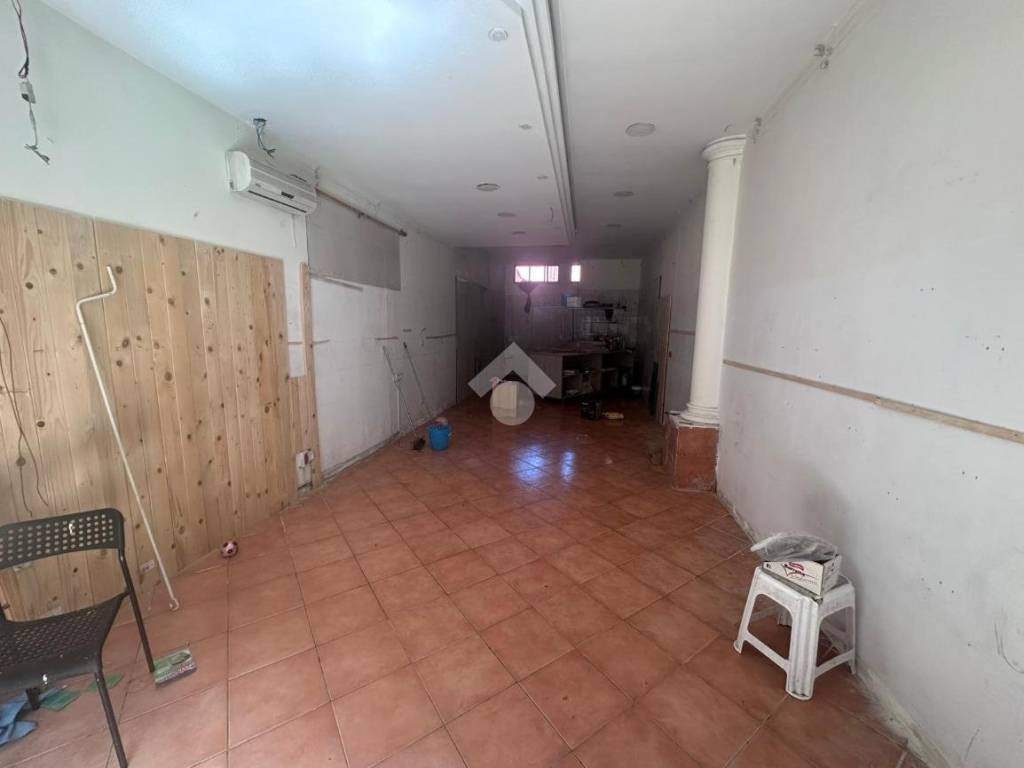 negozio in affitto a Napoli in zona Secondigliano