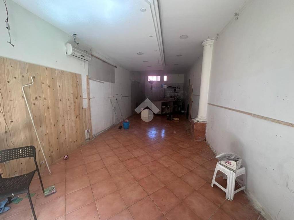 negozio in affitto a Napoli in zona Secondigliano