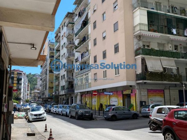 negozio in affitto a Napoli in zona Fuorigrotta