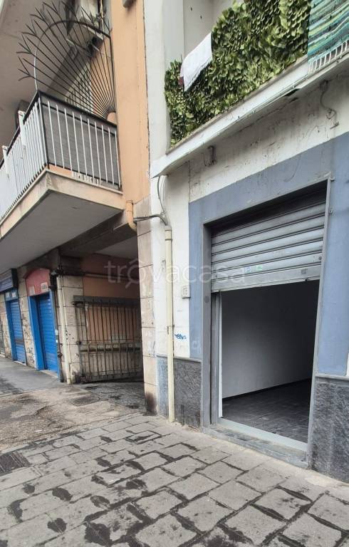 negozio in affitto a Napoli in zona Fuorigrotta