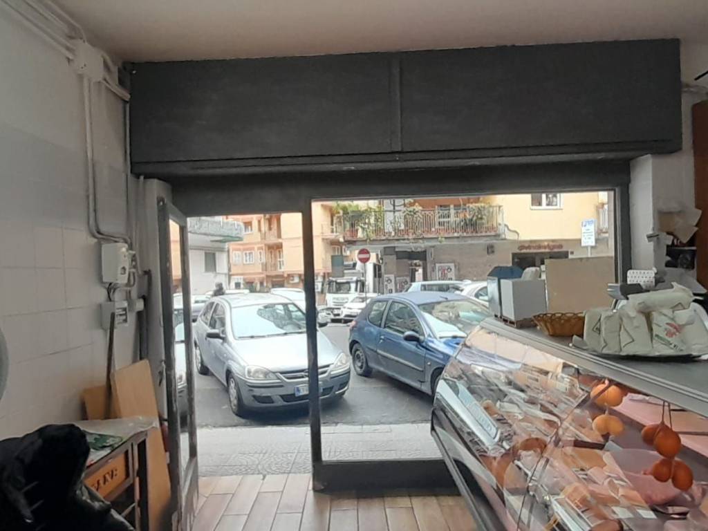 negozio in affitto a Napoli in zona Camaldoli