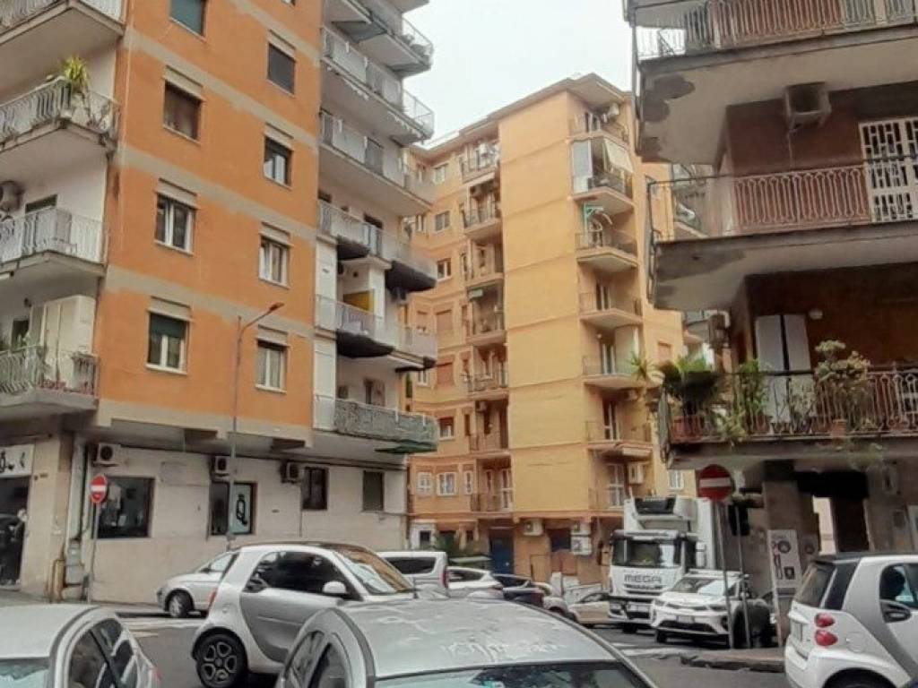 negozio in affitto a Napoli in zona Arenella