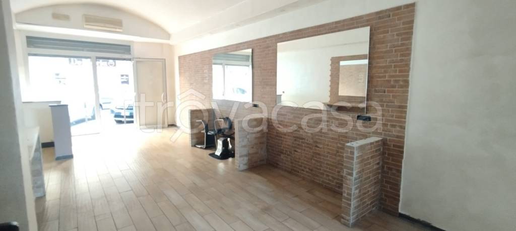 negozio in affitto a Napoli in zona Soccavo