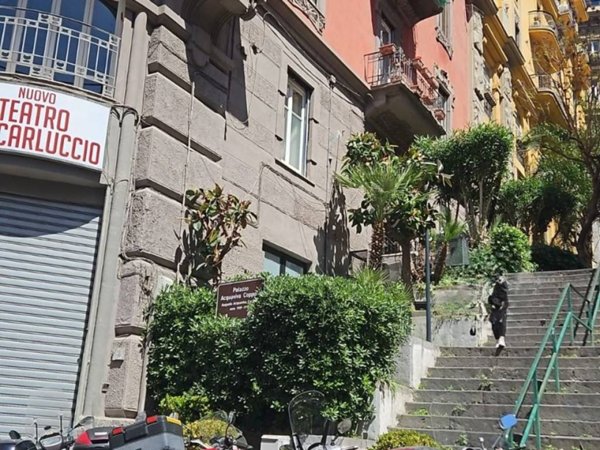 appartamento in affitto a Napoli in zona Chiaia