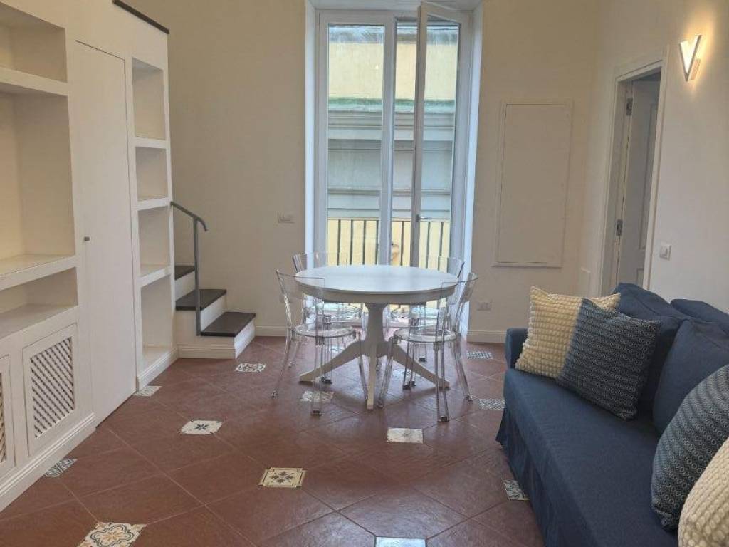 appartamento in affitto a Napoli in zona Chiaia