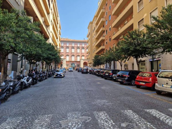 ufficio in affitto a Napoli in zona Chiaia