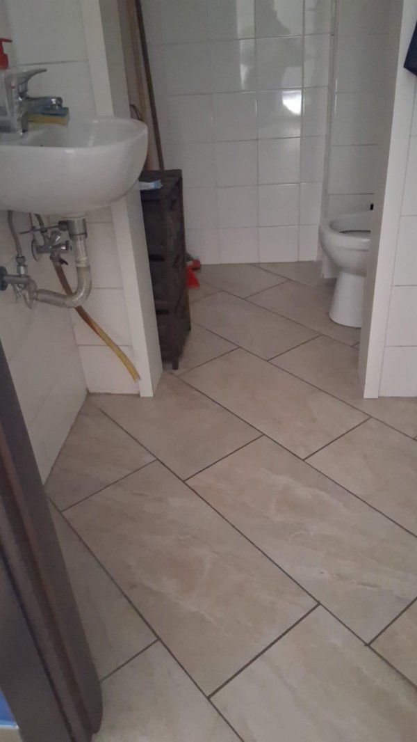 negozio in affitto a Napoli in zona Vomero
