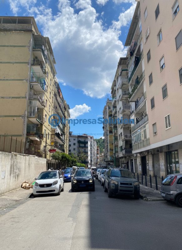 negozio in affitto a Napoli