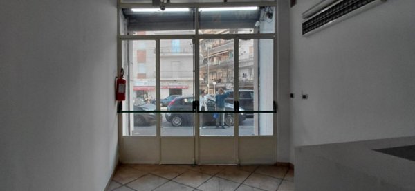 negozio in affitto a Napoli in zona Pendino / San Giuseppe