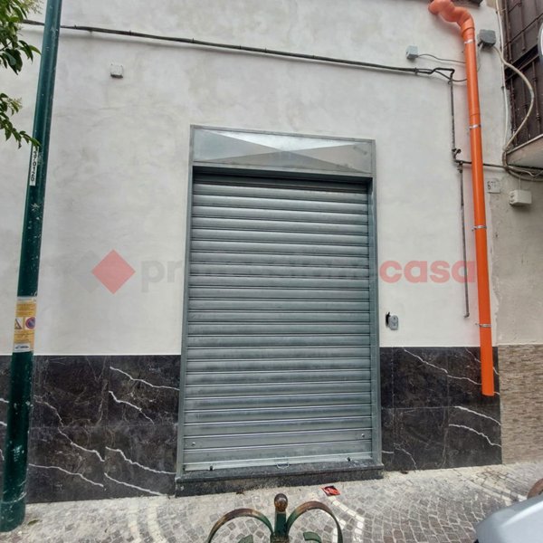 locale commerciale in affitto a Napoli