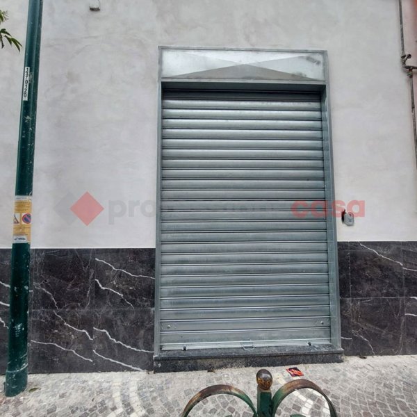 locale commerciale in affitto a Napoli