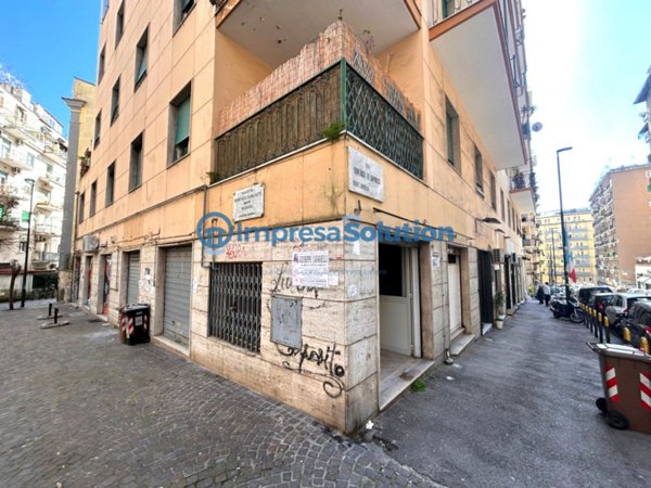 negozio in affitto a Napoli in zona Arenella