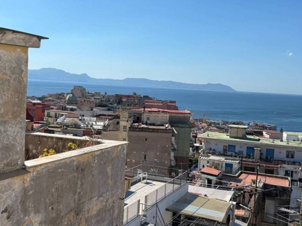 appartamento in affitto a Napoli in zona Chiaia