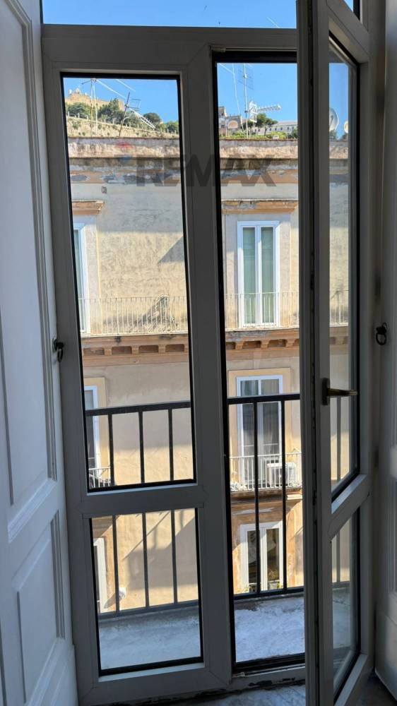 appartamento in affitto a Napoli in zona Chiaia