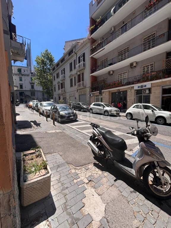 negozio in affitto a Napoli in zona Vomero