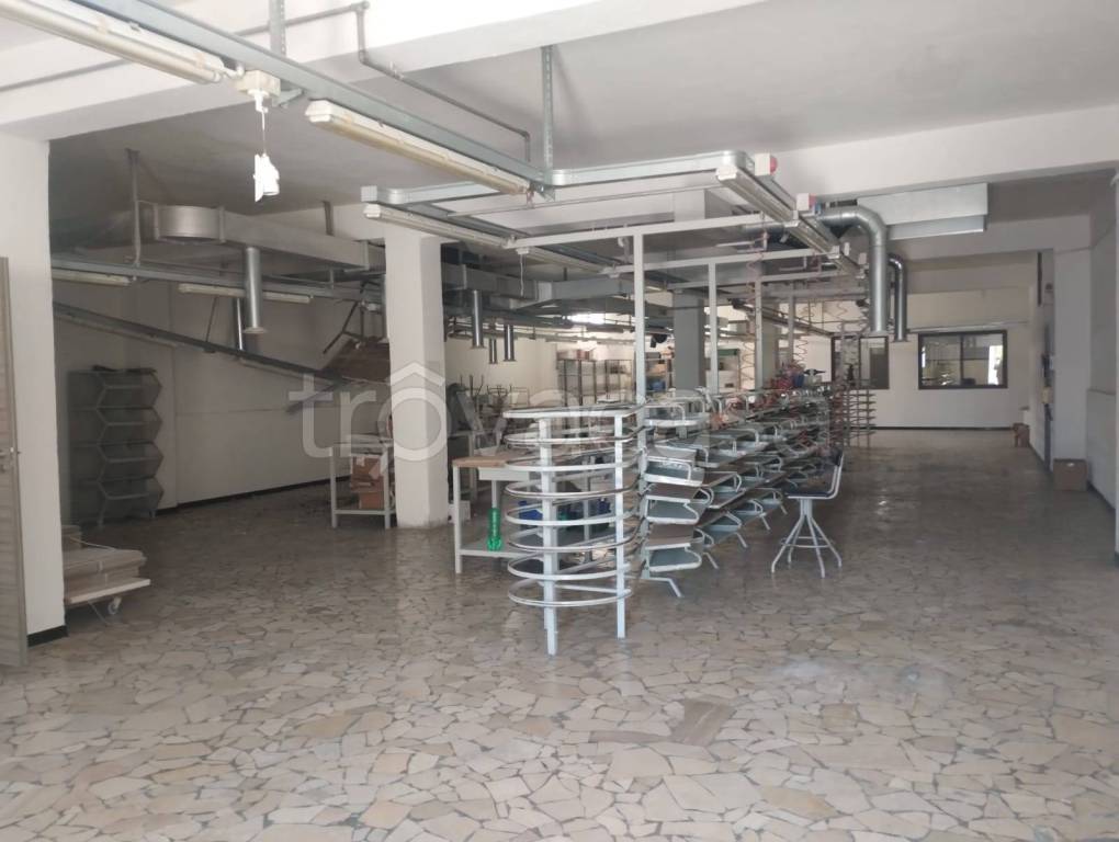 negozio in affitto a Napoli in zona Scampia