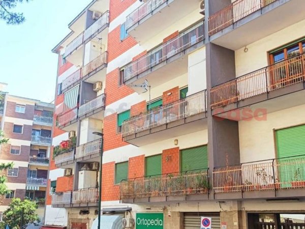 negozio in affitto a Napoli in zona Vomero