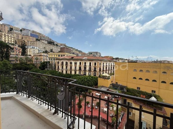 appartamento in affitto a Napoli in zona Chiaia