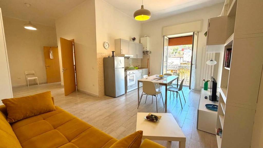 appartamento in affitto a Napoli in zona Stella