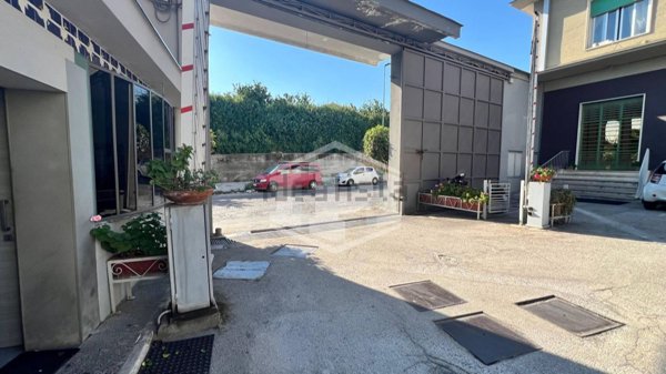 capannone in affitto a Napoli in zona Poggioreale
