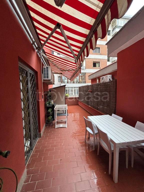 appartamento in affitto a Napoli in zona Chiaia